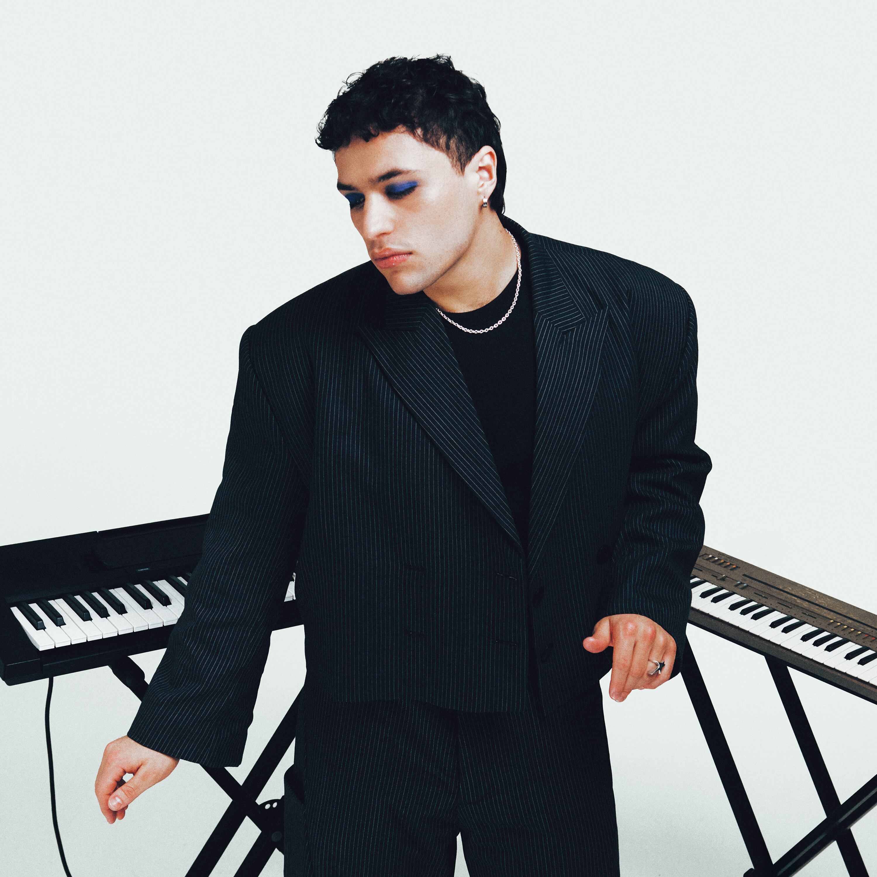 La portada del single debut de Tinho tras 'Operación Triunfo 2025'. / Amazon Content Services, LLC / Gestmusic Proyectos, S.L.U