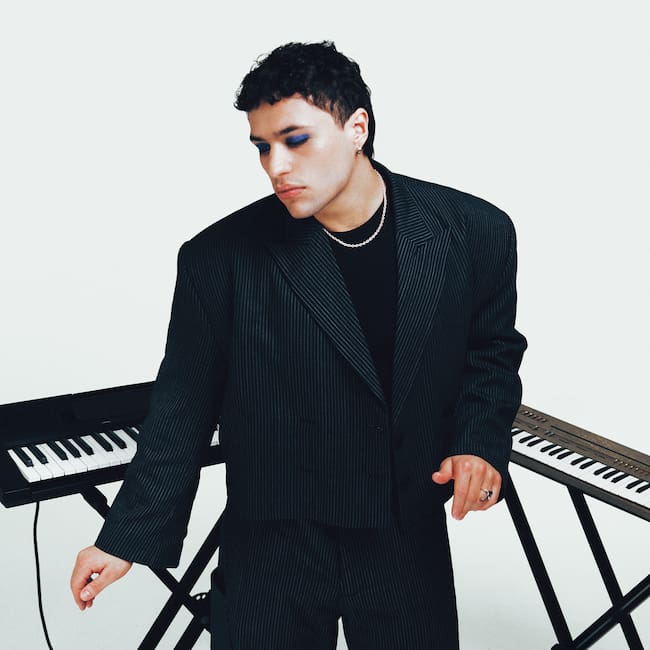 La portada del single debut de Tinho tras 'Operación Triunfo 2025'. / Amazon Content Services, LLC / Gestmusic Proyectos, S.L.U