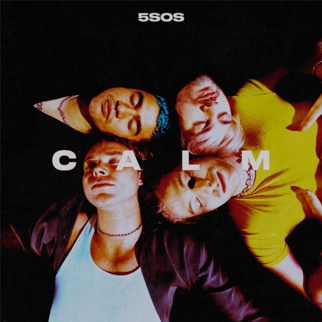 Portada de C A L M, el nuevo álbum de 5sos.