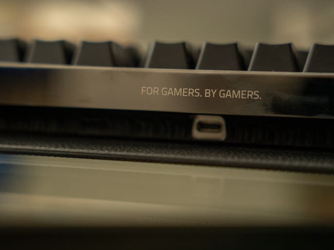 Huntsman V3 Pro Signature Edition