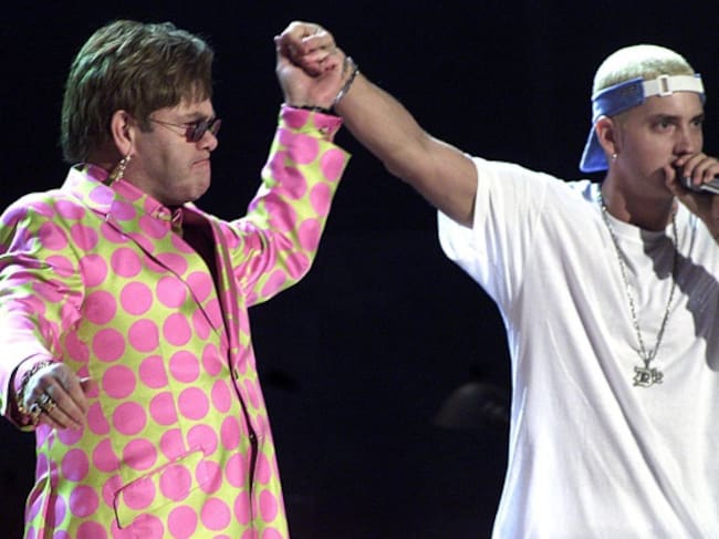 Elton John se unió a Eminem en su polémica actuación en los Grammy de 2001.