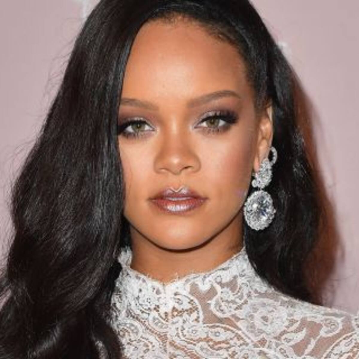 Rihanna revolucionó las redes sociales con la promoción de su ropa interior