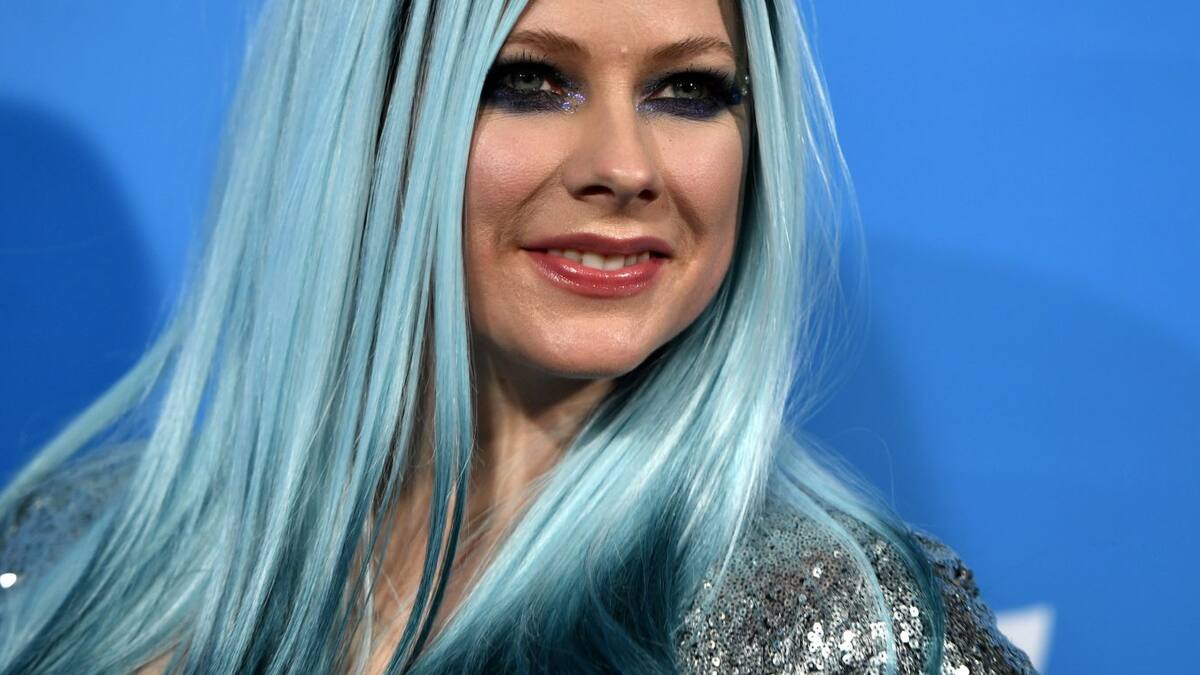 Avril Lavigne confirma su nuevo disco para verano