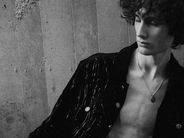 sombr se corona como el nuevo artista favorito de las swifties