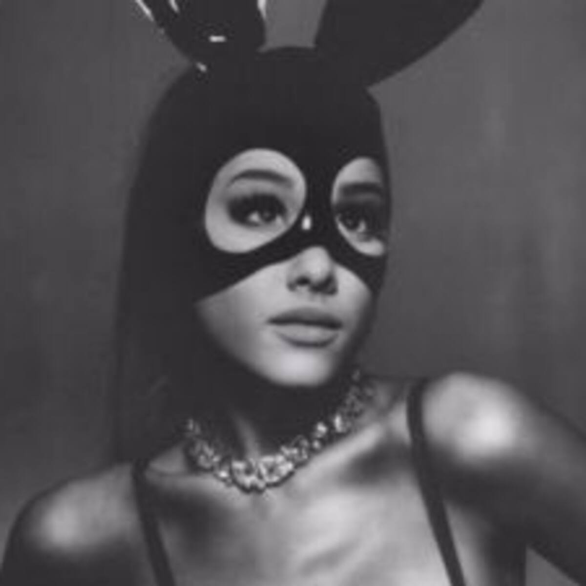 Ariana Grande comparte canciones inéditas