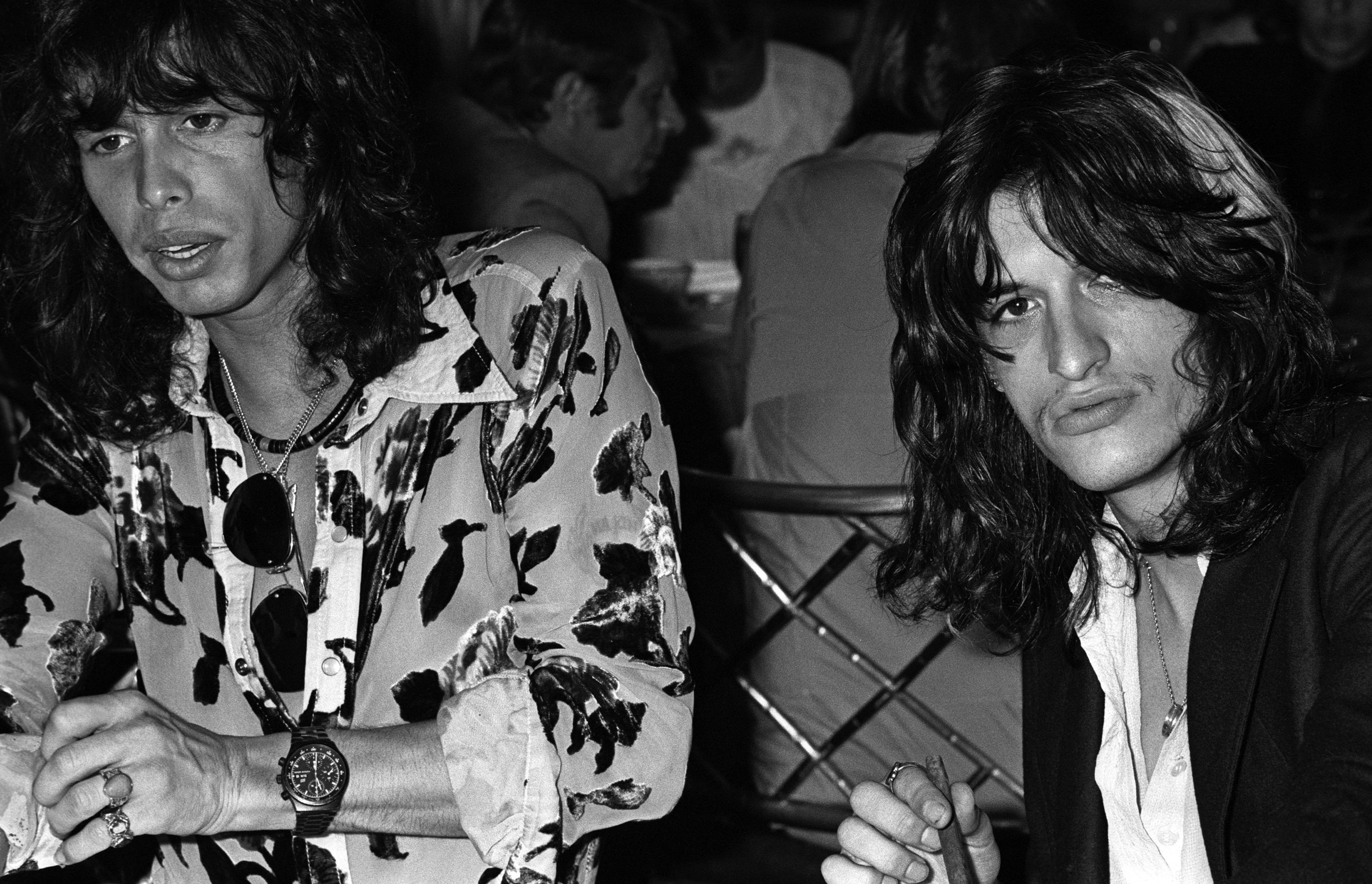 Steven Tyler y Joe Perry en la fiesta de Sgt Pepper movie party en el Beverly Hilton Hotel en Los Angeles