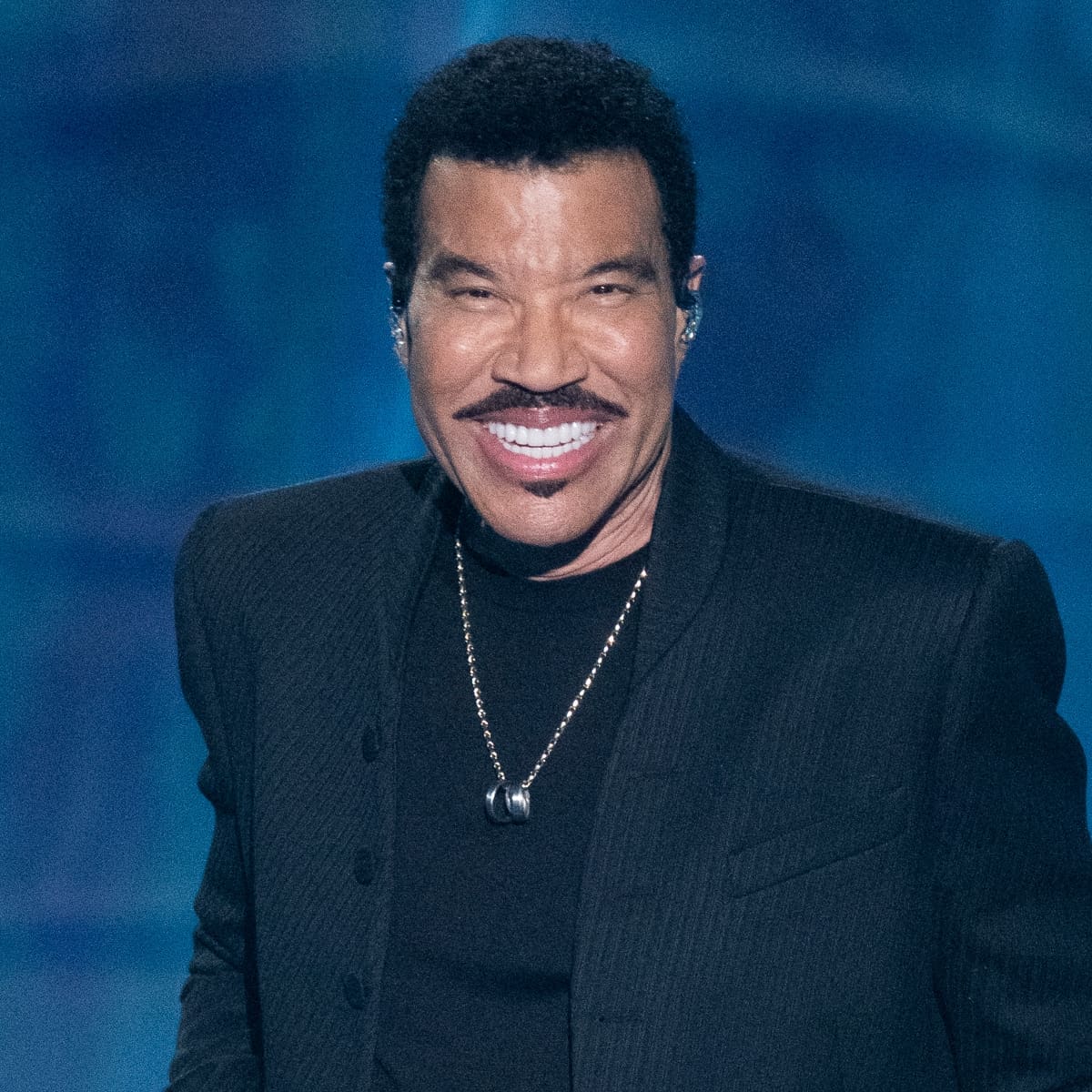 Preocupación por la salud de Lionel Richie tras abandonar un concierto antes de tiempo