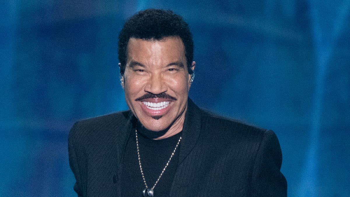 Preocupación por la salud de Lionel Richie tras abandonar un concierto antes de tiempo