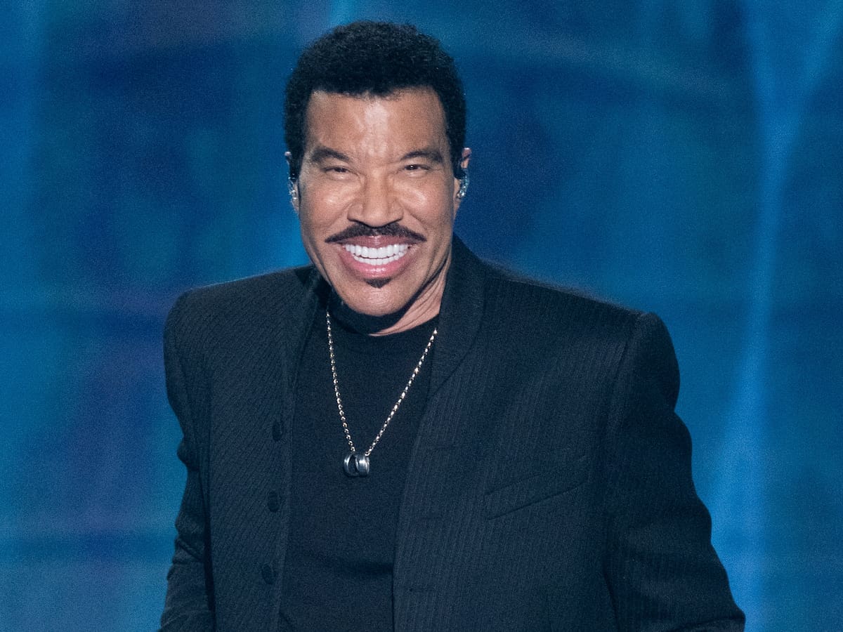 Preocupación por la salud de Lionel Richie tras abandonar un concierto antes de tiempo