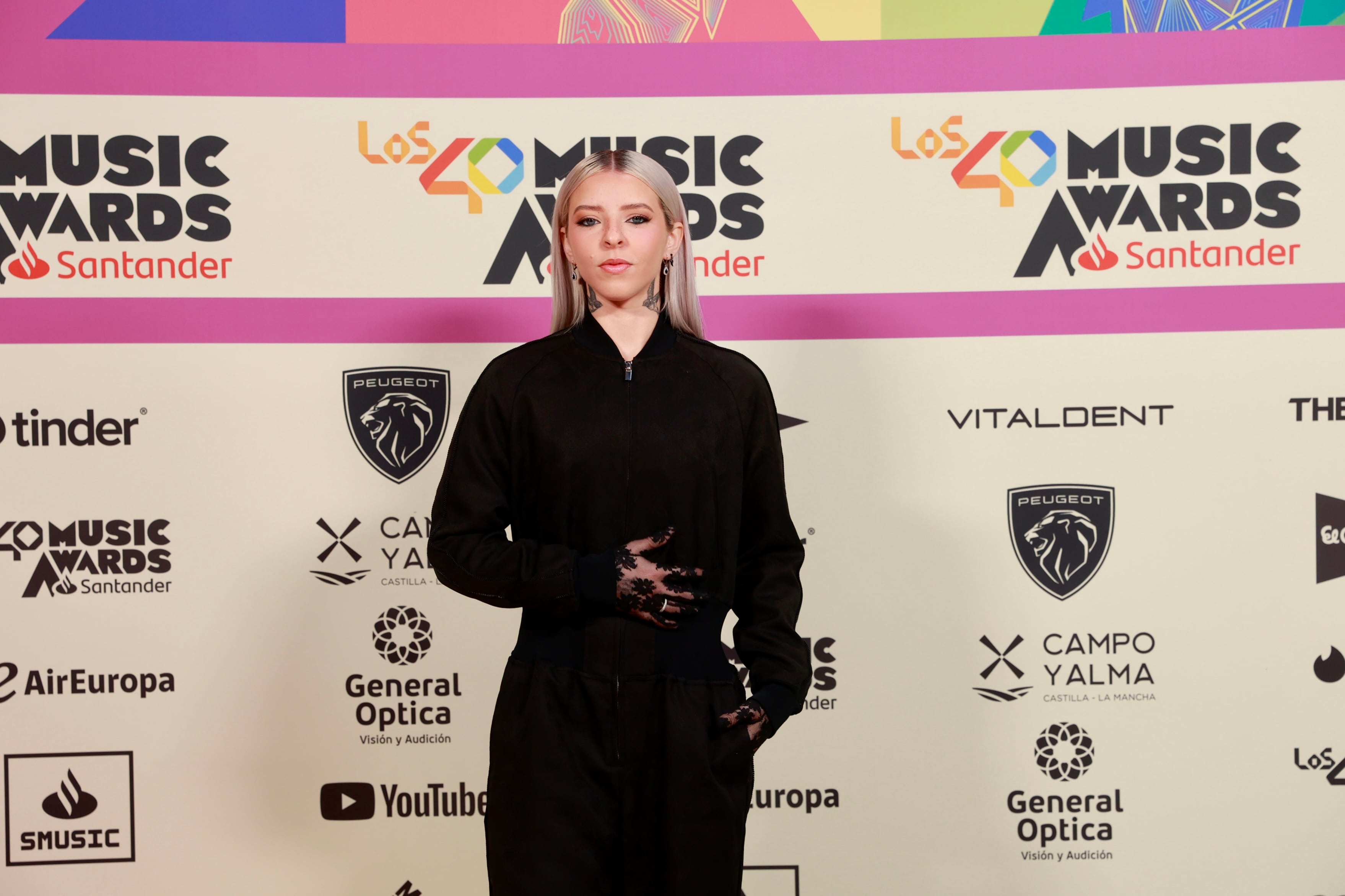 Young Miko en la alfombra roja de LOS40 Music Awards Santander 2023 / Foto: Jorge París y Elena Buenavista