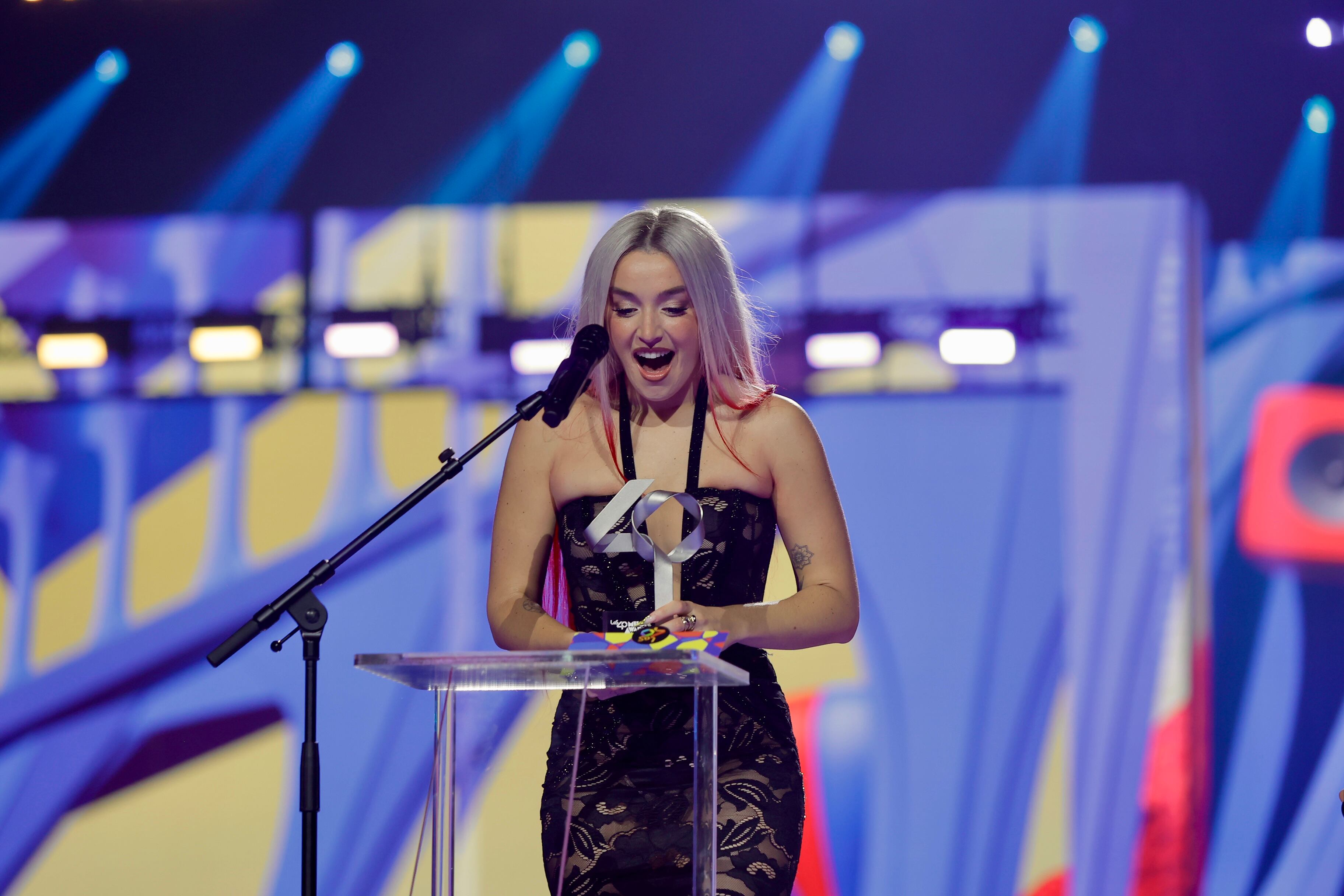 Merecidísimo premio para Mimi Doblas con su proyecto Lola índigo a Mejor Artista del Año en Categoría España. Su discurso de agradecimiento fue todo lo que le pedimos a una persona: autoaceptación, anti bullying, solidaridad y perseguir los sueños