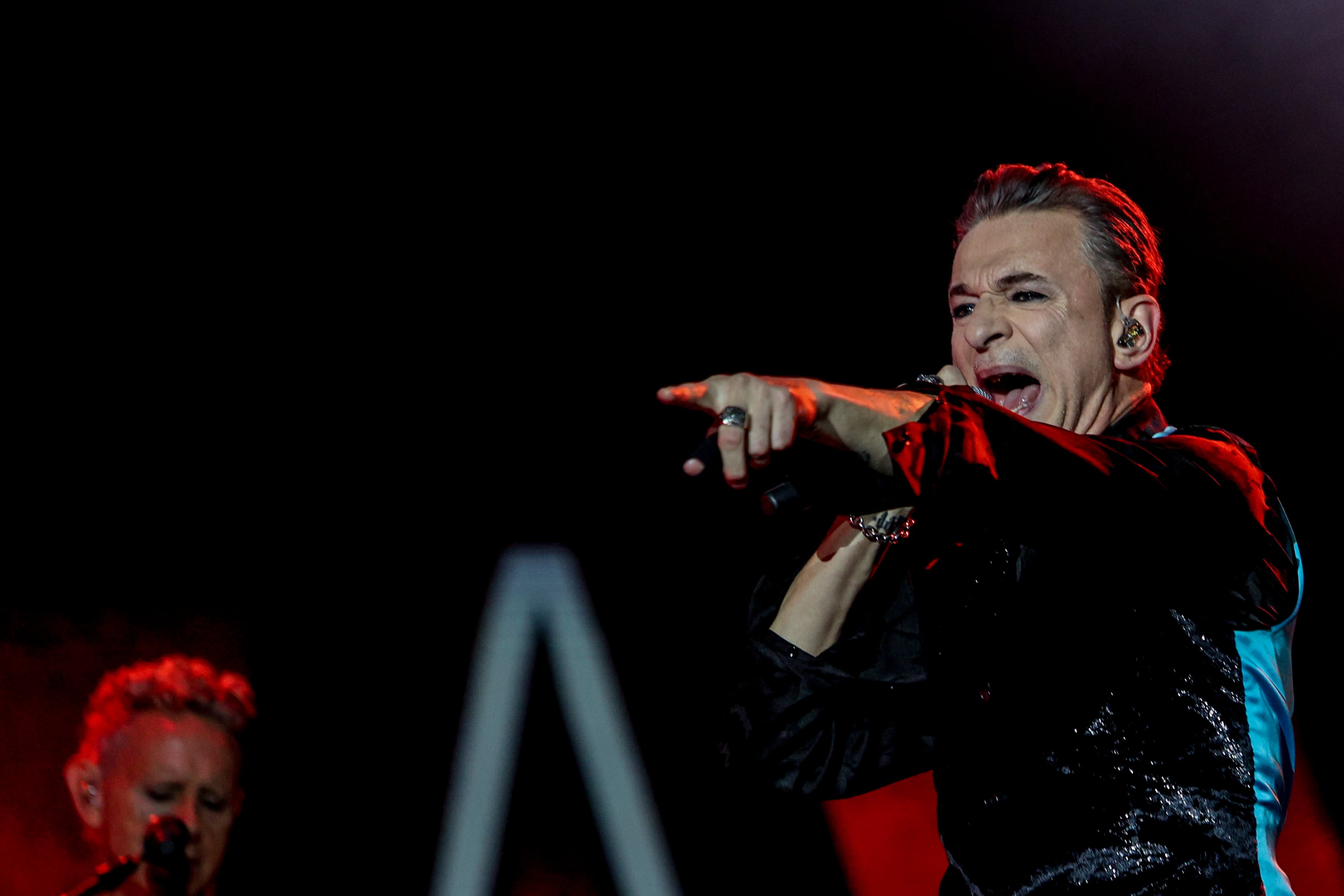 Depeche Mode durante su actuación en el Primavera Sound Madrid 2023.