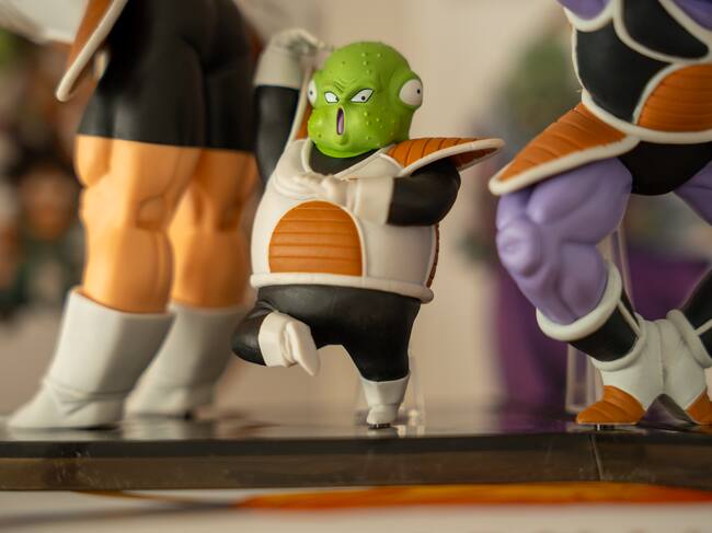 Las Fuerzas Especiales de Freezer posan en tu estantería.