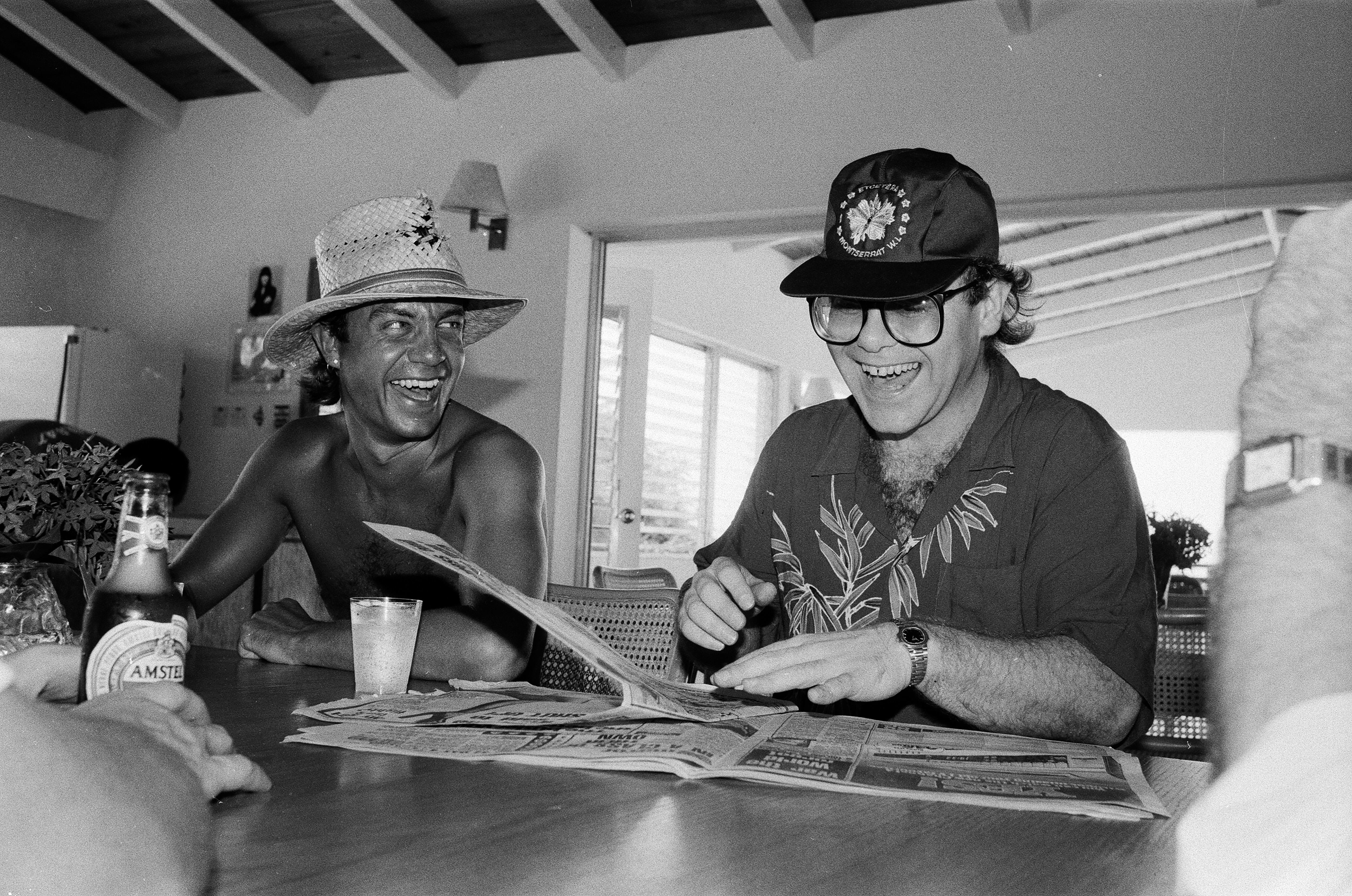 Bernie Taupin y Elton John, en un descanso de la grabación de un disco en 1982 en la isla caribeña de Montserrat.