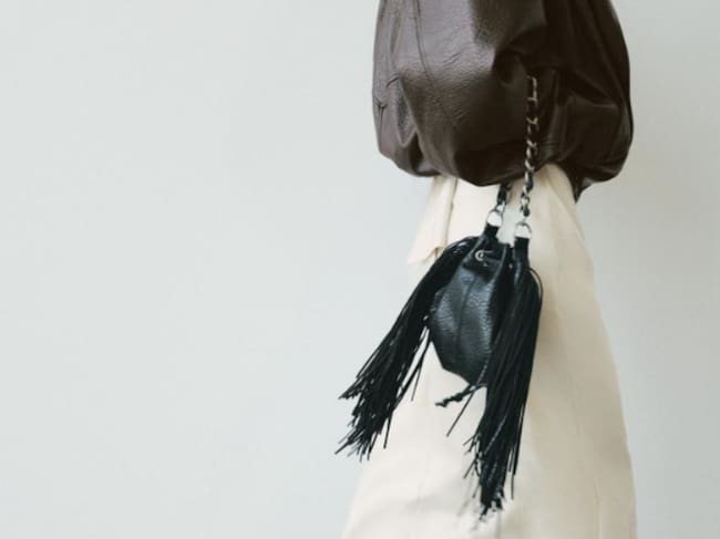 Bolso de hombro con flecos