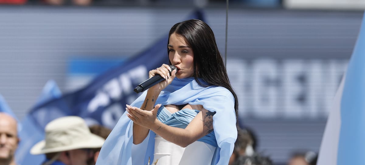 María Becerra canta el himno de Argentina en la final del Mundial 2026.