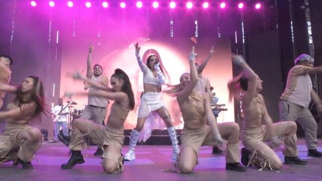 María Becerra sobre el escenario del festival OhMyGol!.