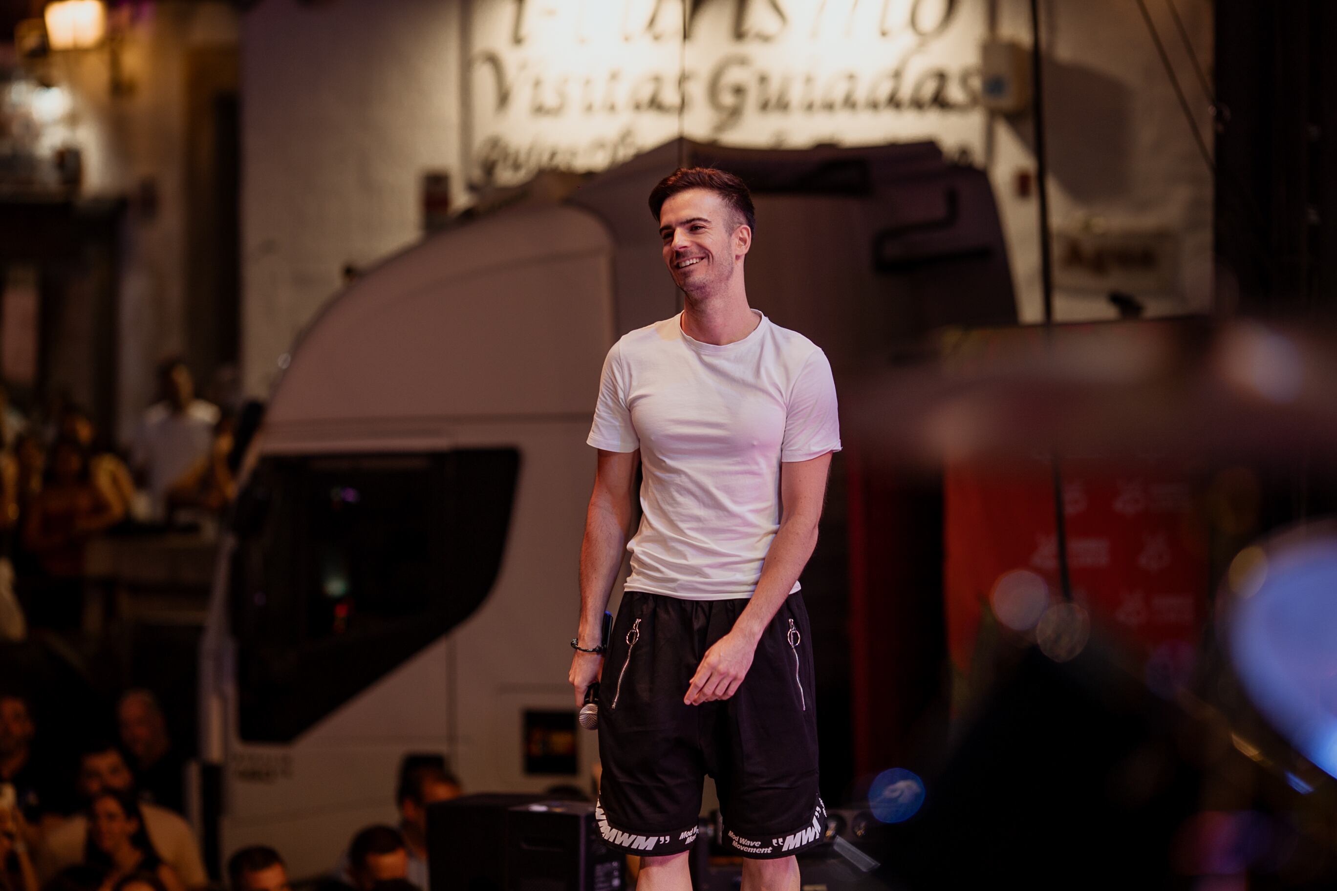 Karin Herrero sabe como poner a bailar a todo Cáceres en apenas tres segundos y aún así le sobran dos.