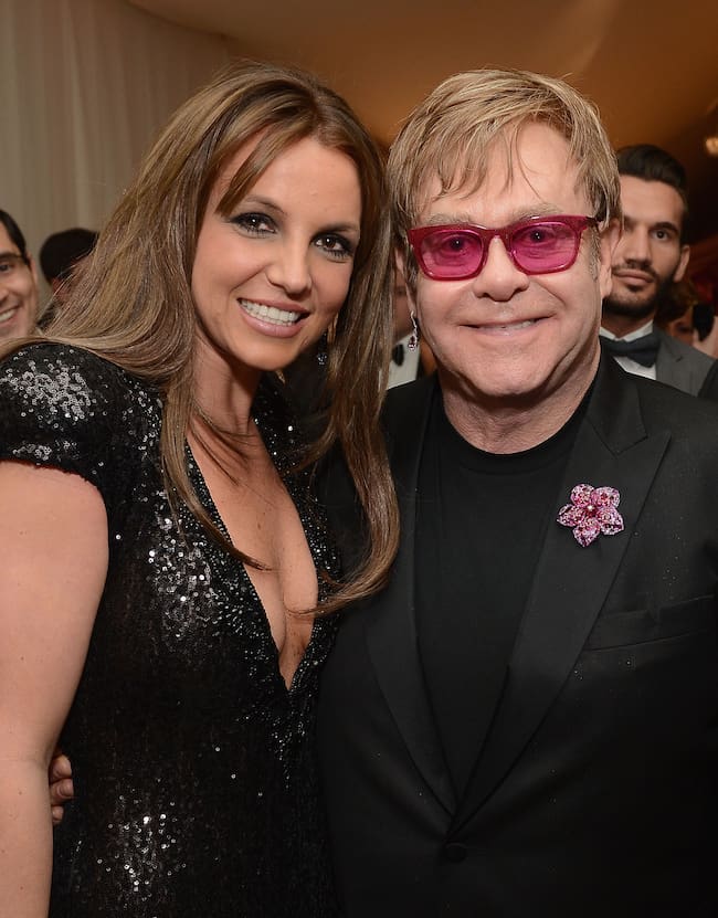 WEST HOLLYWOOD, CA - 24 DE FEBRERO: (De izquierda a derecha) La cantante Britney Spears y Sir Elton John asisten a la 21.ª Fiesta Anual de la Fundación Elton John contra el SIDA con motivo de la entrega de los Premios Óscar en West Hollywood Park el 24 de febrero de 2013 en West Hollywood, California. (Foto de Michael Kovac/Getty Images para EJAF)