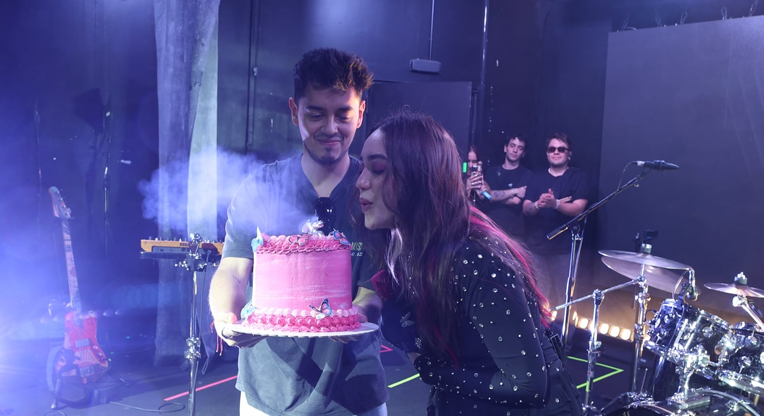 Ela Taubert soplando las velas por su 25 cumpleaños en la Sala But, Madrid, 10 de septiembre de 2025. (Foto cedida por GTS Talent)