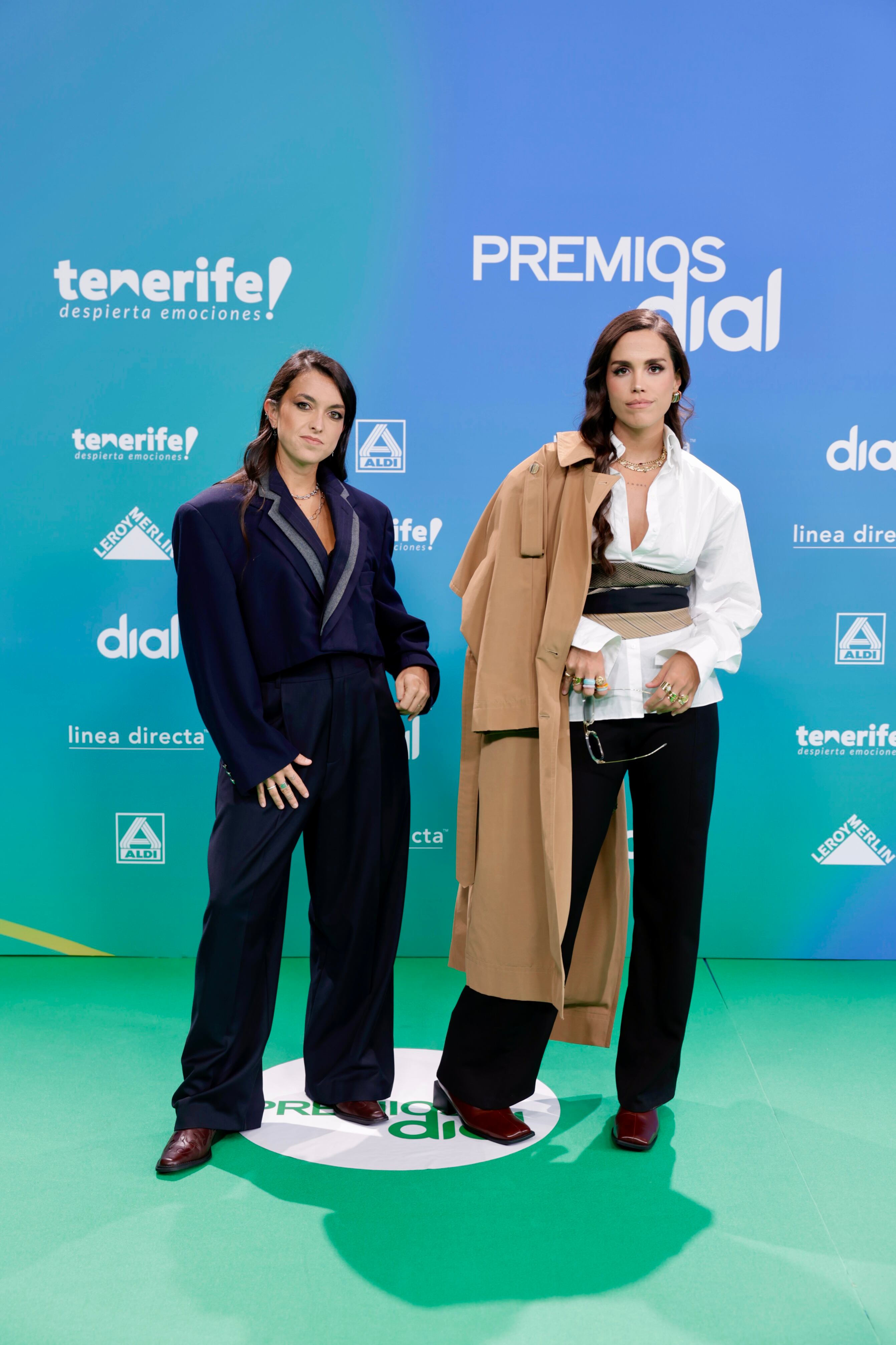 Ana y Carol lanzaron hace tres meses su EP Victoria y dejaban claro en la alfombra lo contentas que están con la acogida. Y por primera vez aterrizaban en estos premios.