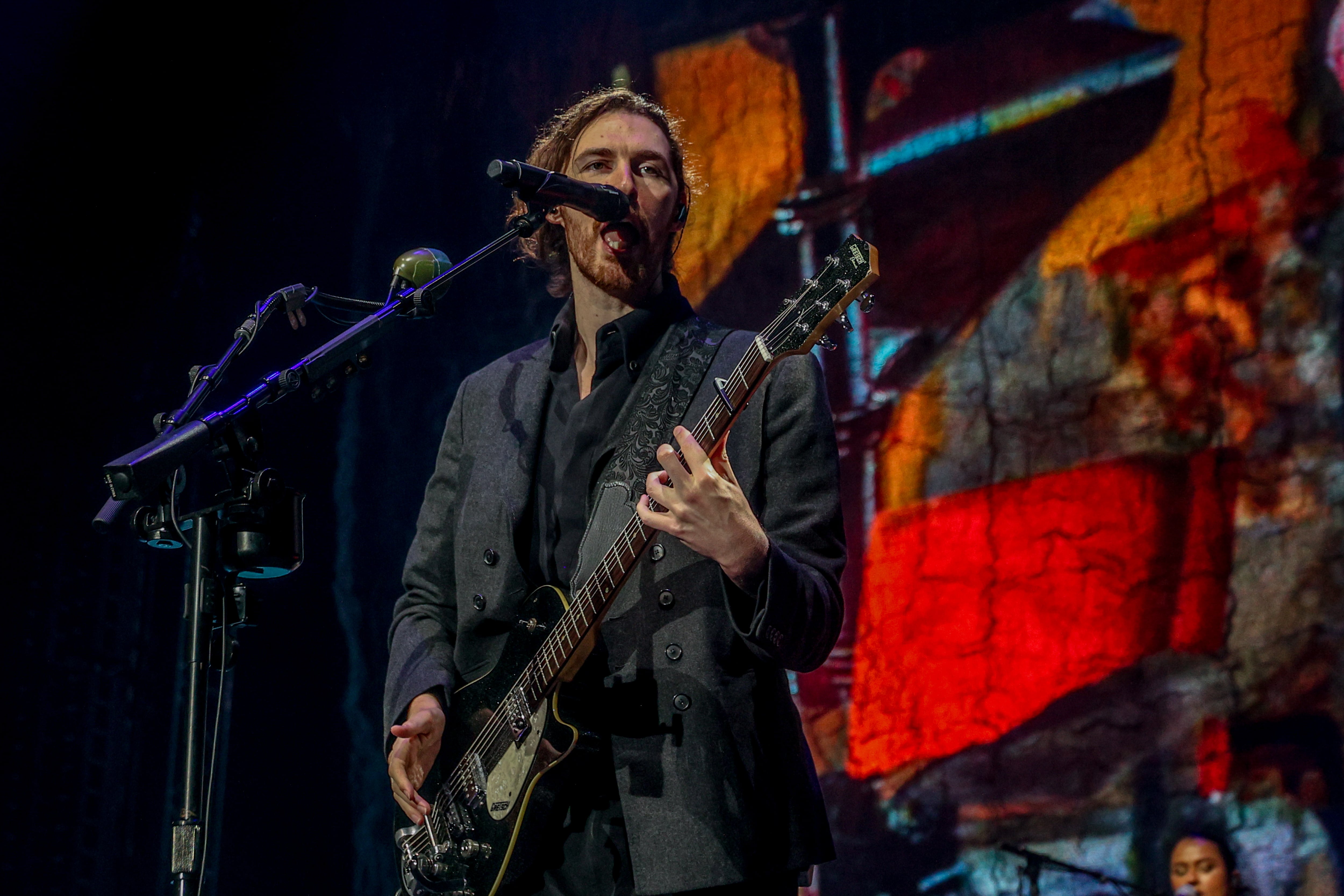 Hozier en su concierto en el WiZink Center, en Madrid, España. (Photo By Ricardo Rubio/Europa Press via Getty Images)