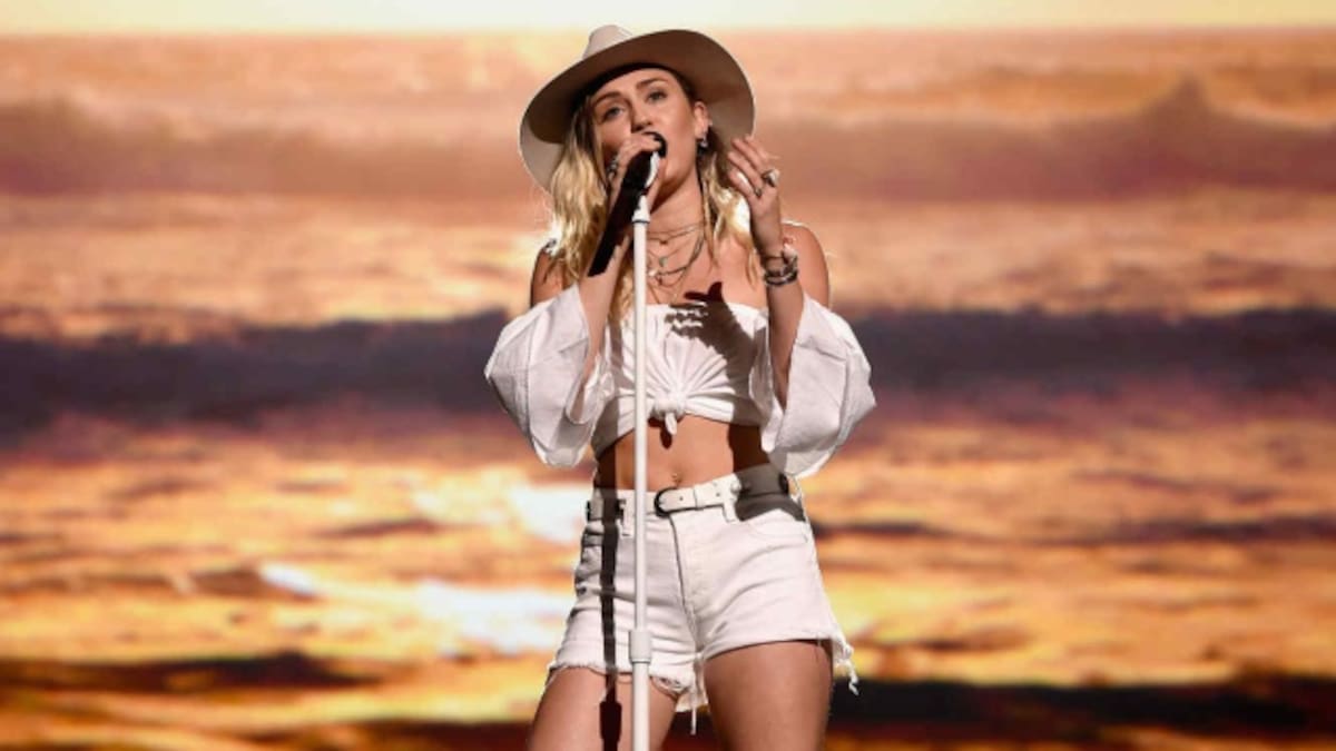 Miley Cyrus anuncia fecha de lanzamiento de "Forever now"