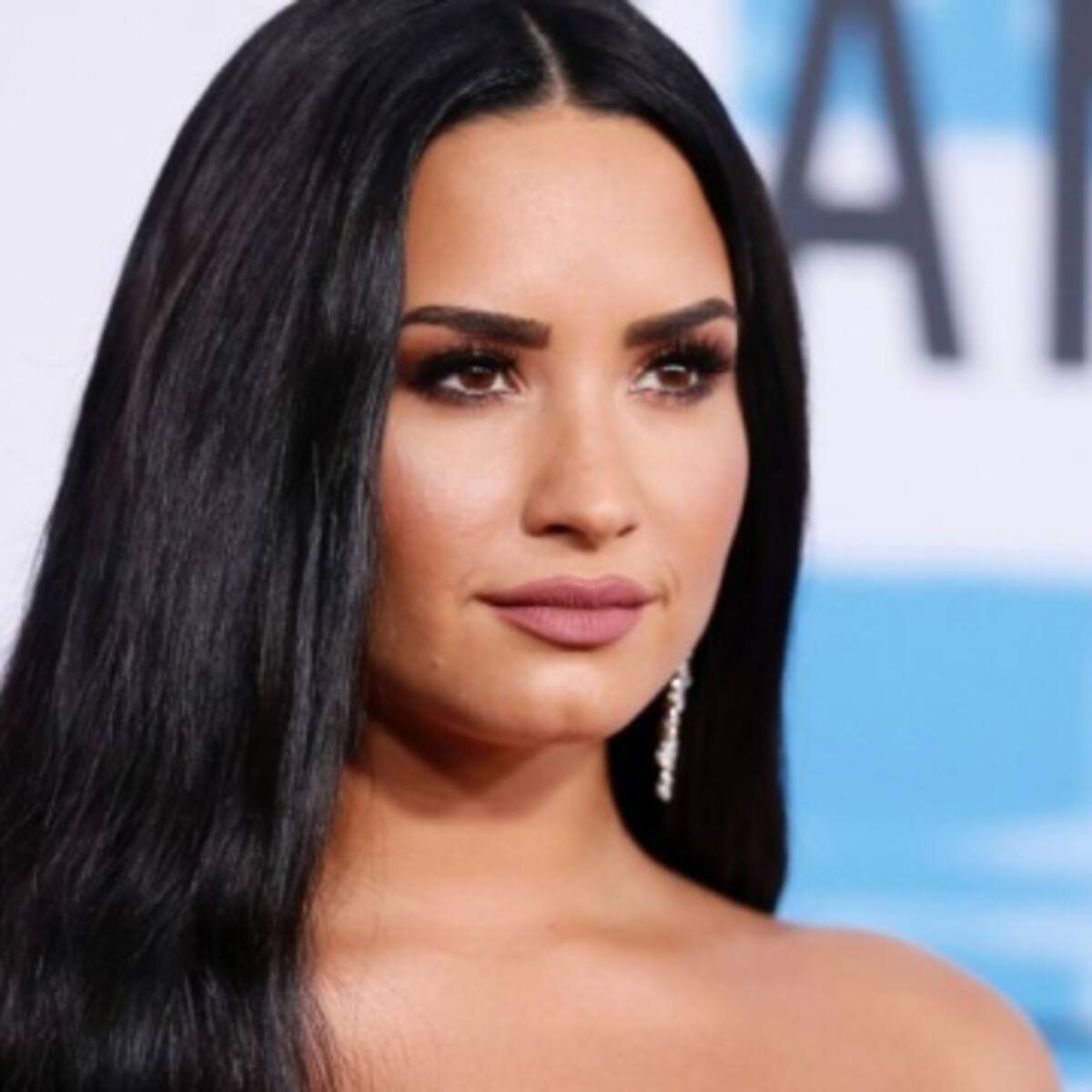 Todos apoyando a Demi