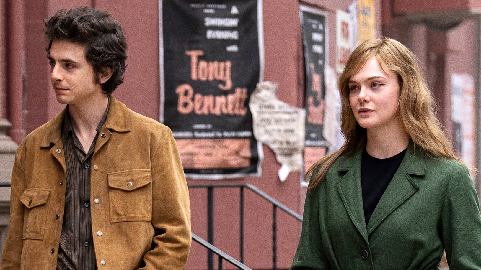 Timothée Chalamet y Elle Fanning como Bob Dylan y Sylvie Russo en &#039; A Complete Unknown&#039;. / Searchlight Pictures