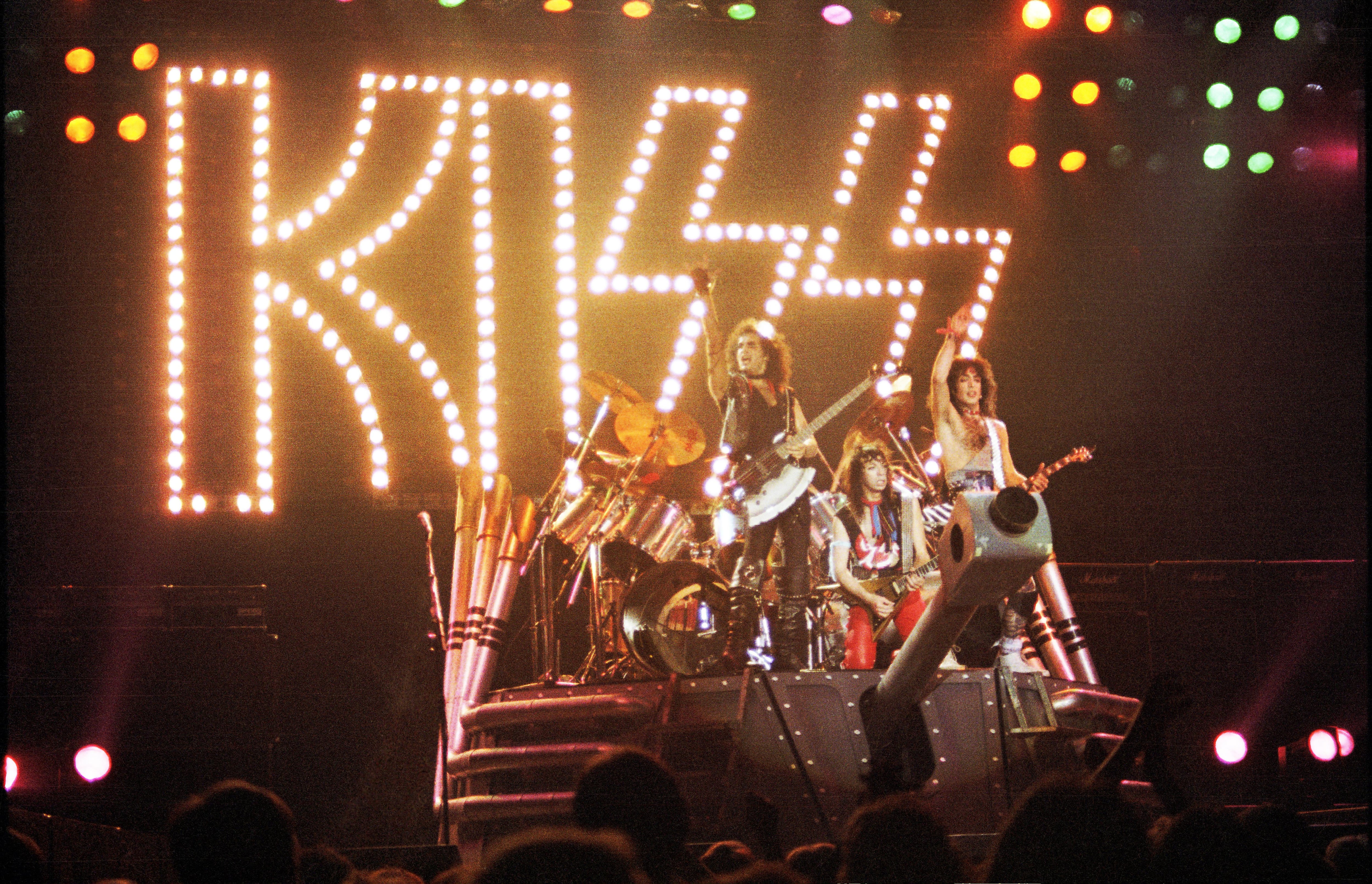 Kiss, en un concierto de su gira Lick it up en Wembley en 1983