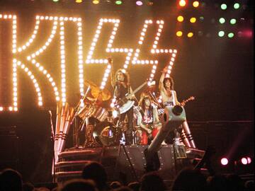 La extraña muerte de Karl Cochran, guitarrista de Kiss, en un accidente provocado por su madre