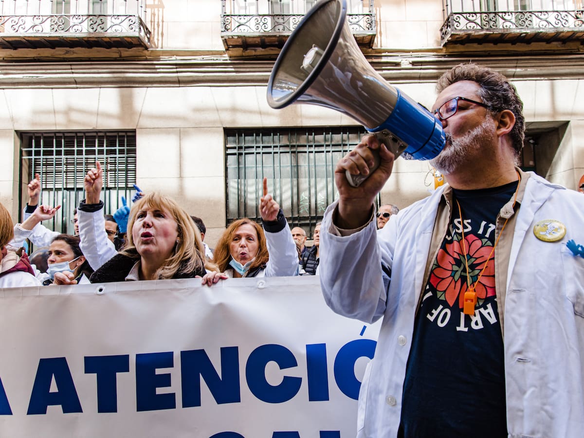 Huelga de médicos en España a partir de hoy, 9 de diciembre: horarios de las manifestaciones y qué piden los sanitarios