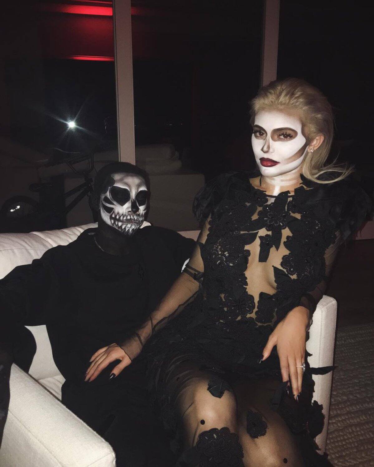 Kylie Jenner fue otra que eligió el look "Día de los Muertos"