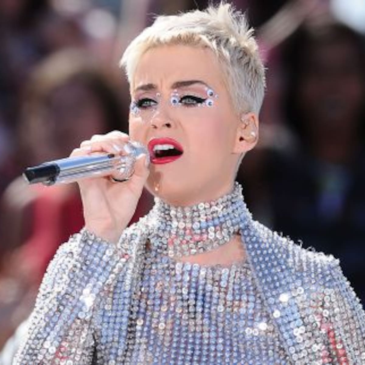 Una toalla le jugó una mala pasada a Katy Perry