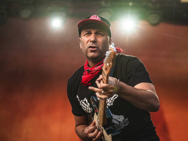 Considerado uno de los mejores guitarristas del mundo, Tom Morello, conocido por haber militado en bandas de caldado como Rage Against the Machine y Audioslave, presentó por primera vez en Madrid su show como solista. Y lo hizo acompañado de su hijo Roman, de tan solo 13 años.