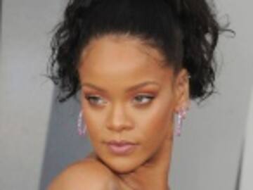 Rihanna es acusada de utilizar Photoshop en una de sus fotos