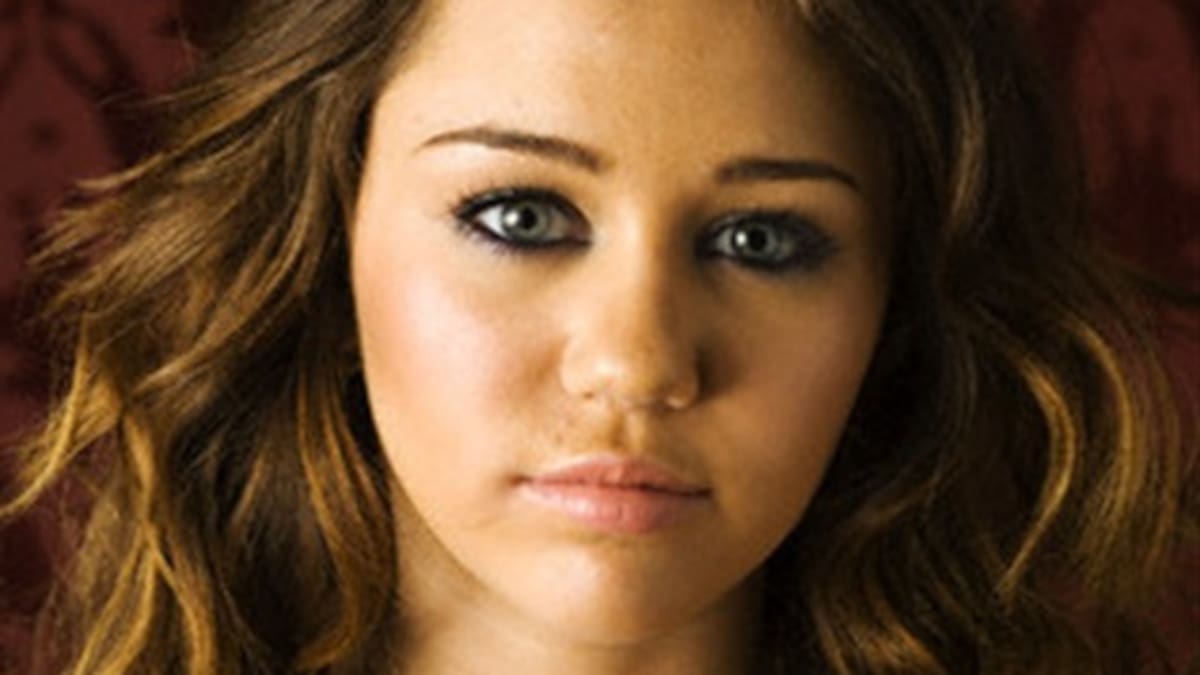 Miley Cyrus quiere aumentarse el busto y volver con Nick Jonas