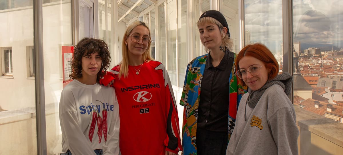 (De izq. a der.) Juls, Sandra, Raquel y Magüi de Ginebras en la terraza de LOS40