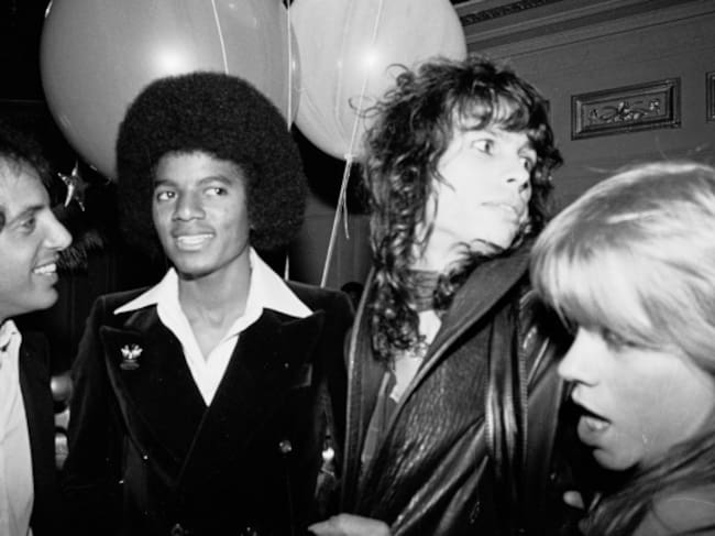 Steve Rubell (fundador de Studio 54), Michael Jackson, Steven Tyler de Aerosmith y Cherrie Currie en el mítico club disco de Nueva York.