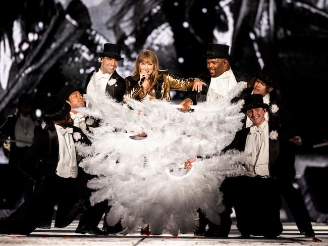 No faltó la última era, la más teatral en la que ella se convierte en la marioneta. Todo un espectáculo hollywoodiense.