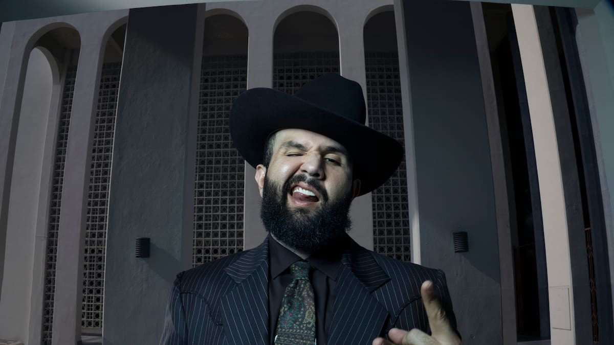Carín León vuelve a cruzar fronteras con el desafiante 'MUDA', su nuevo disco internacional en la composición y en el éxito