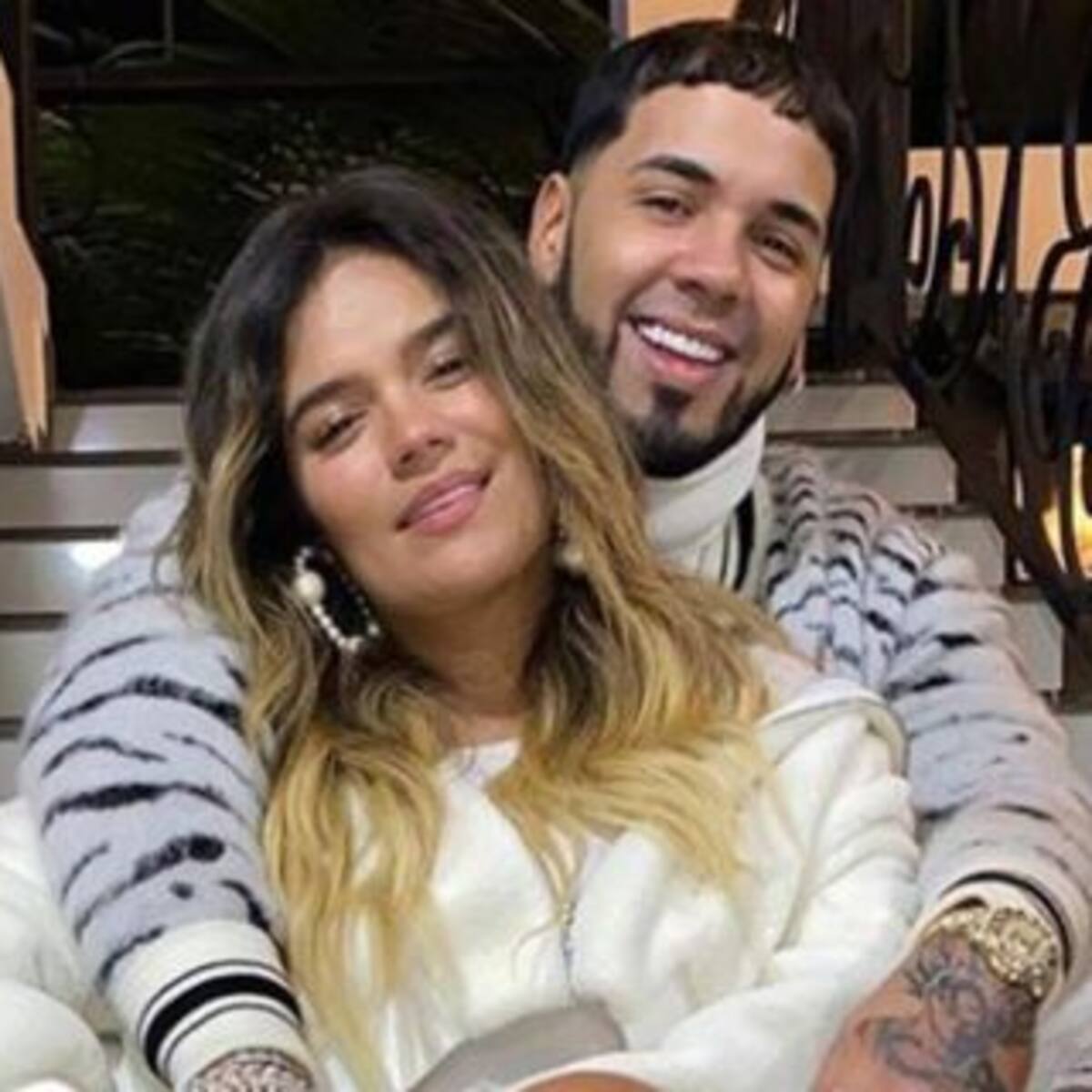 El increíble auto que le dio Anuel AA a Karol G por su cumpleaños