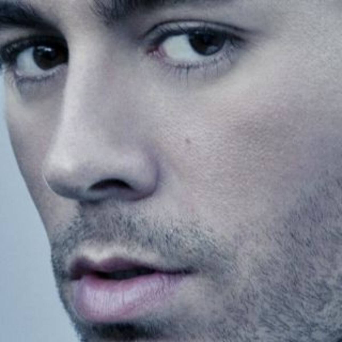 Enrique Iglesias colabora con Save The Children