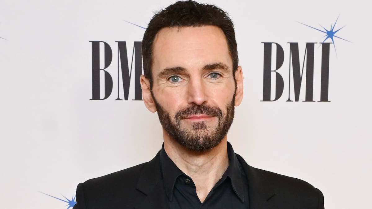Johnny McDaid (Snow Patrol) defiende a Ed Sheeran al recoger un premio y habla de él como “una combinación rara de genialidad e integridad”