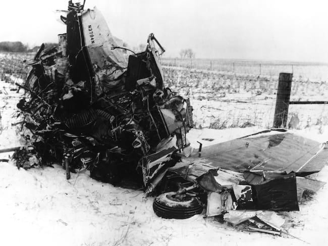 Los restos del accidente aéreo en el que fallecieron las estrellas de rock Buddy Holly, Ritchie Valens y The Big Bopper.