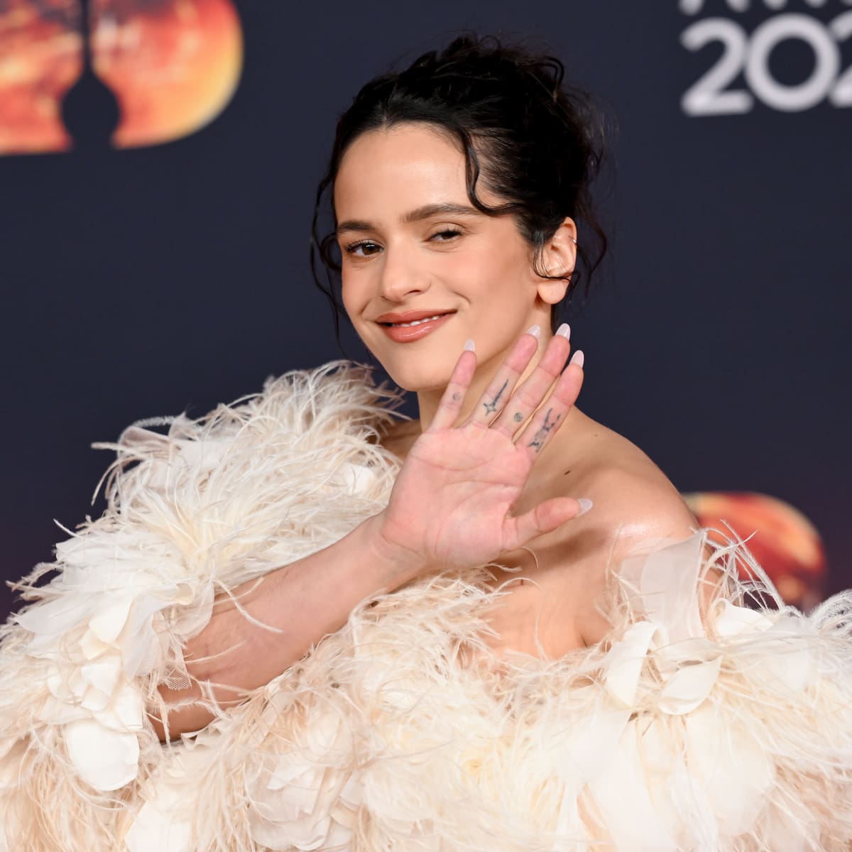 De cantar 'Wonderwall' con 16 años a mandar un mensaje a Liam Gallagher: la relación de Rosalía con Oasis