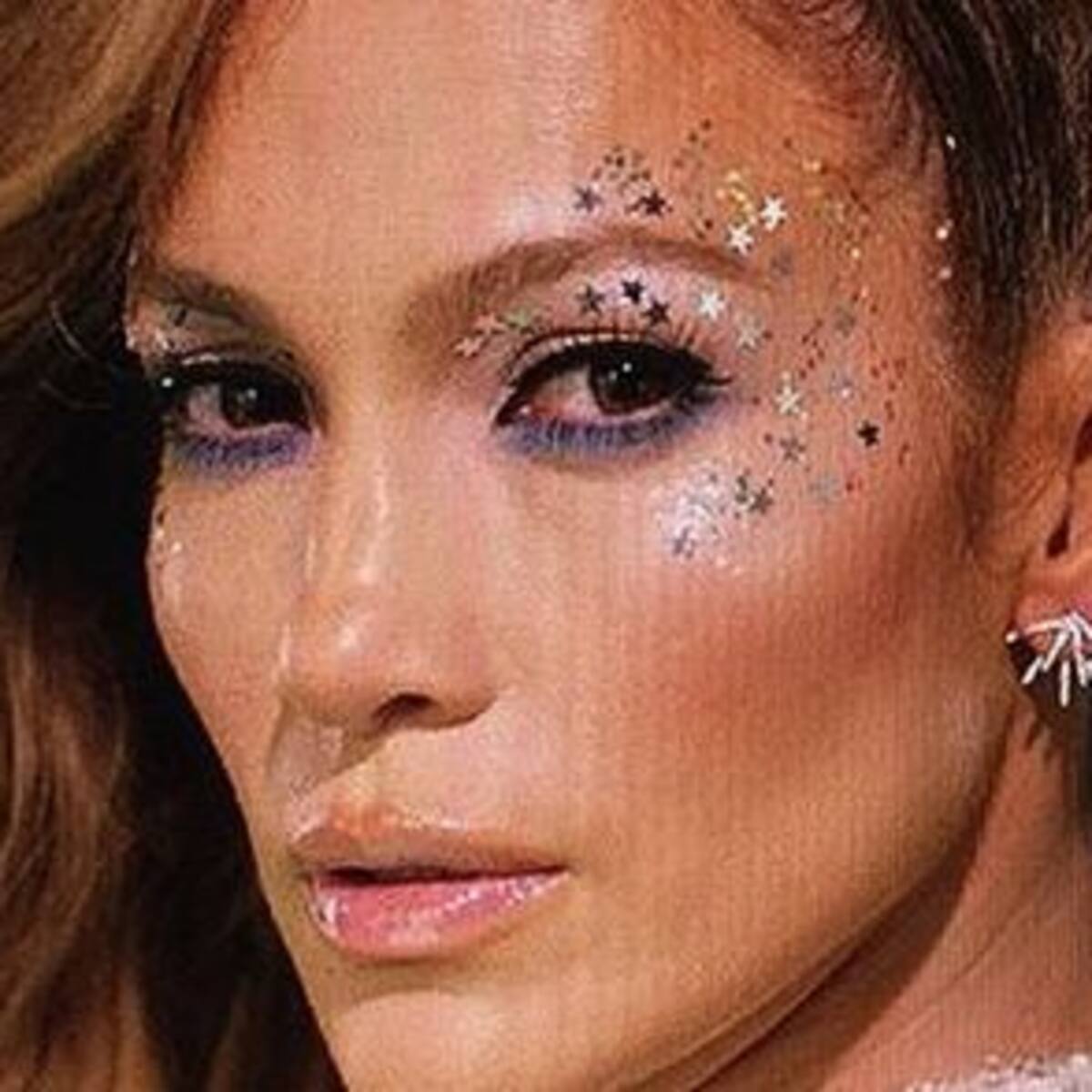 Jennifer López se convierte en un alien sexy