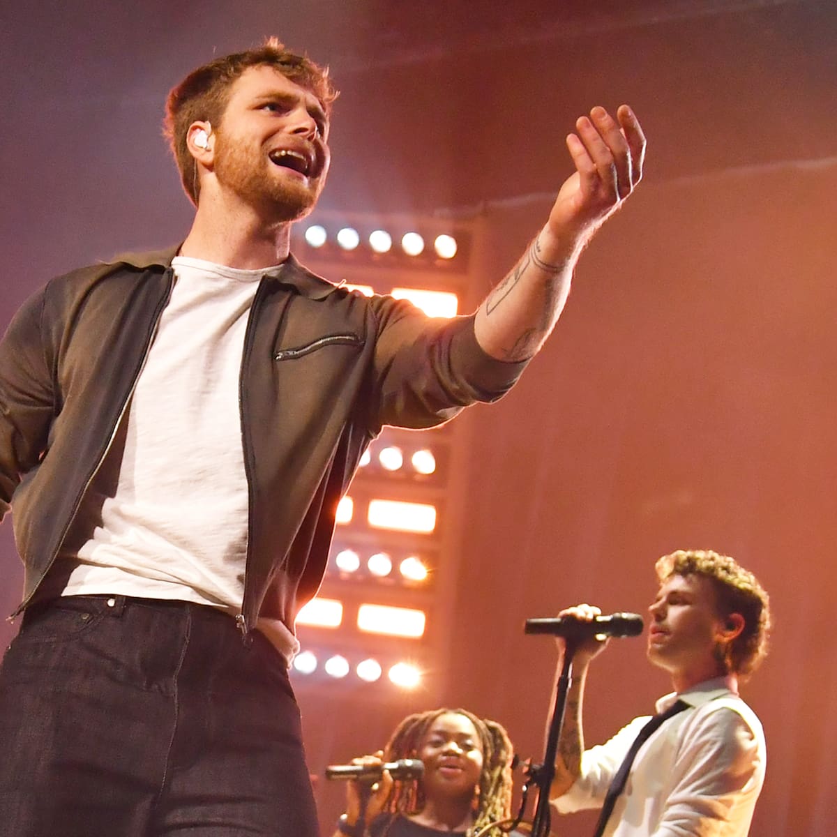 Alex Warren y Bombai, candidatos a entrar esta semana en la lista oficial de LOS40