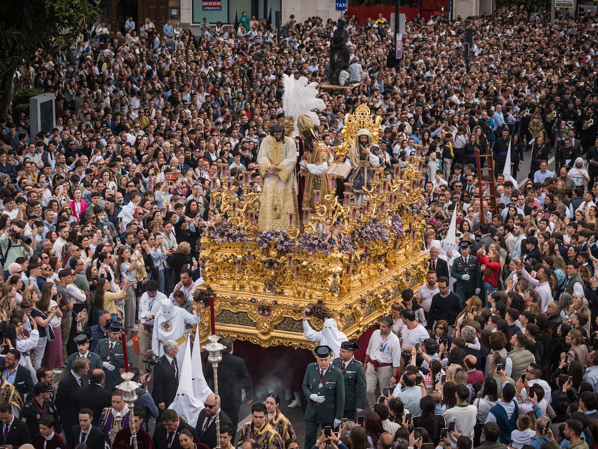 Programa de Semana Santa 2026 en Sevilla: horario de las procesiones del Viernes de Dolores y el resto de días