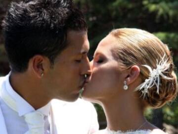 Tamara Gorro celebra el aniversario de su boda volviéndose a casar ante sus hijos
